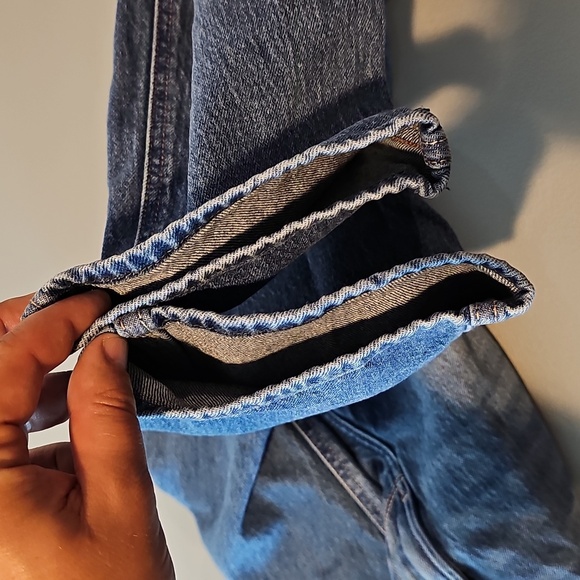 Hollister Size 12 High Rise Mom Jeans - Distressed Style Blue - Picture 8 of 8